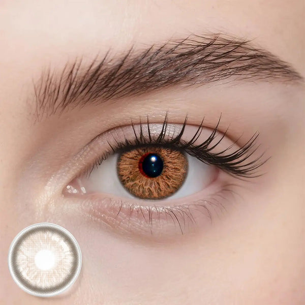 Farbige Jahreslinsen in Farbe Honig Braun von der Marke Freshlens als Tragebild