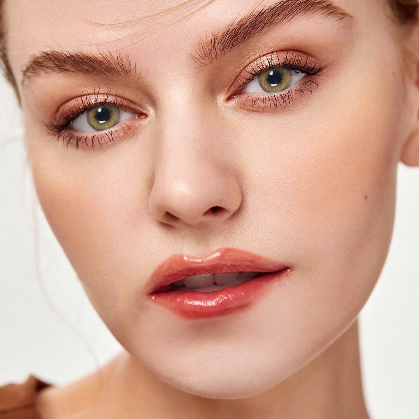 Braune Jahreslinsen Model Tragebild