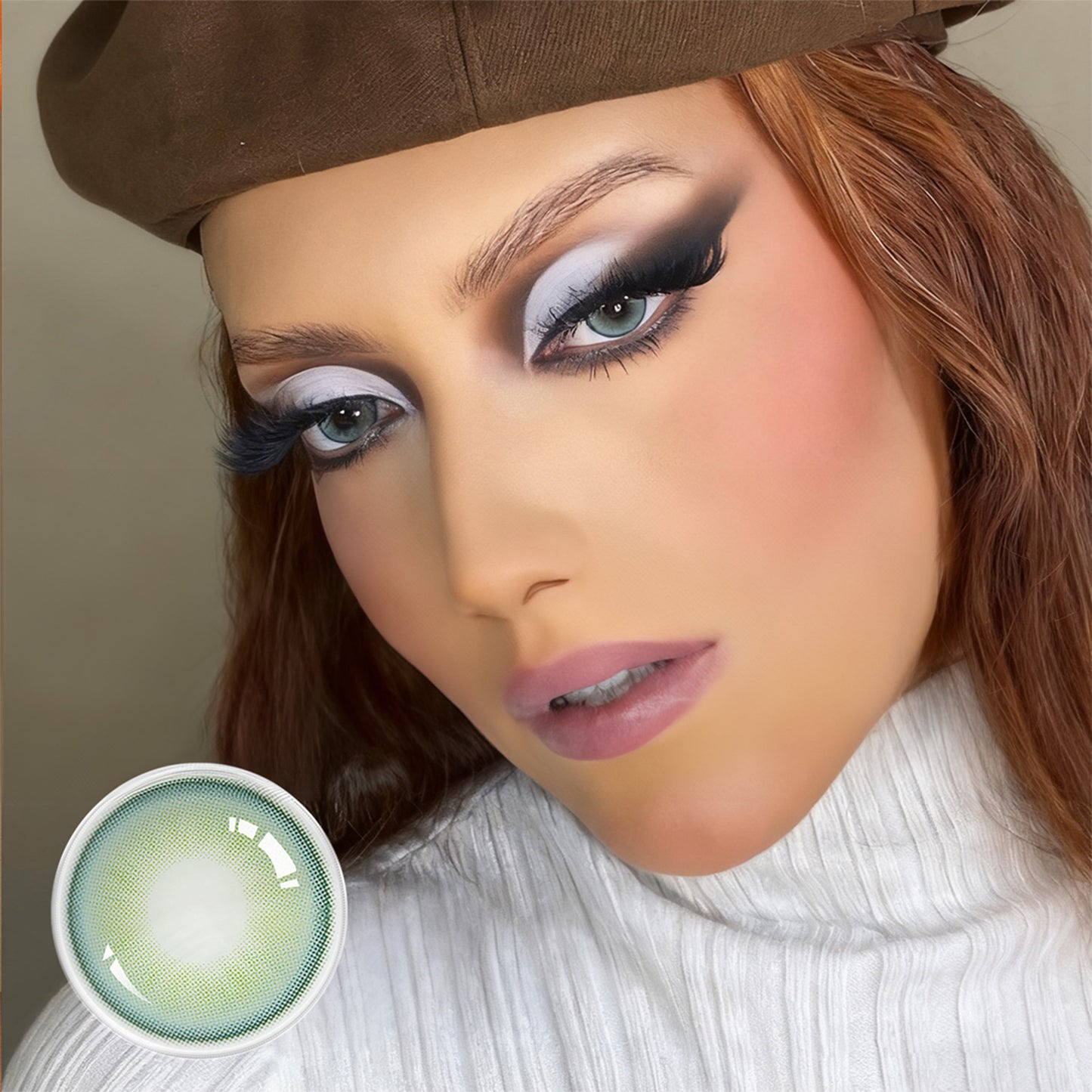 Aqua grüne Kontaktlinsen Model Tragebild