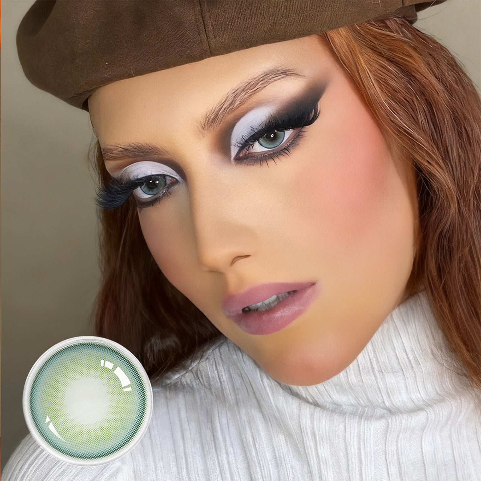 Aqua grüne Kontaktlinsen Model Tragebild