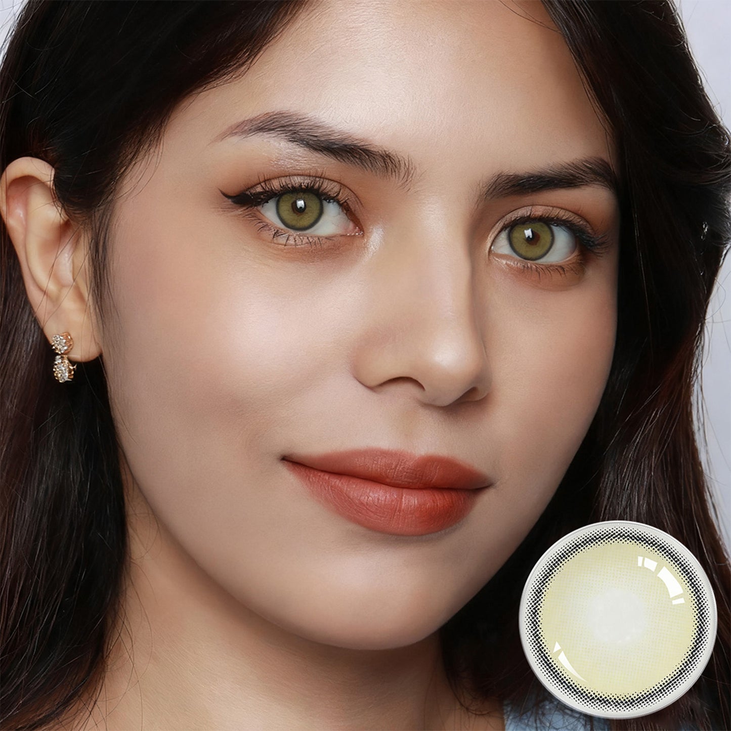 Jahreslinsen Green Flare Model Tragebild